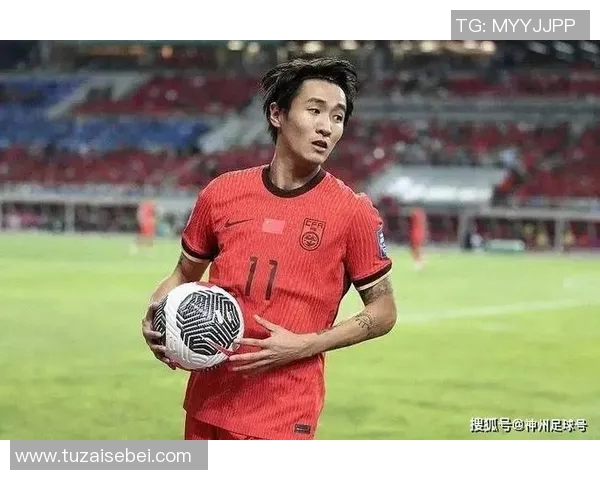 矮瘦足球明星的逆袭之路如何打破身高限制成就辉煌职业生涯