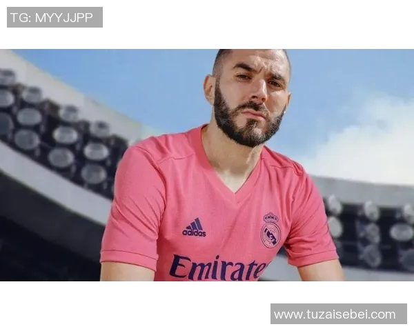 粉色风潮席卷绿茵场足球明星们的时尚新选择