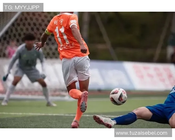 四月足球明星闪耀赛场展现非凡技艺与团队精神 四月足球明星闪耀赛场展现非凡技艺与团队精神